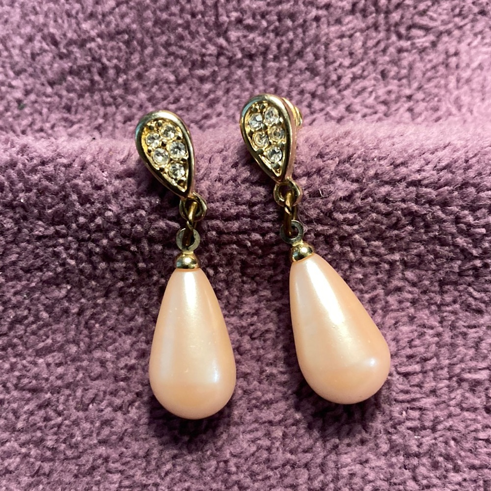 Vintage pink faux pearl earrings cubic zirconias from the 1950-60’s